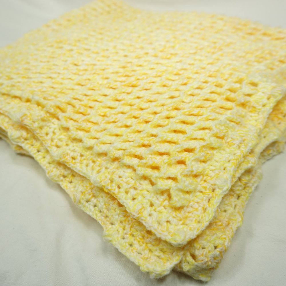 GORGEOUS HANDMADE THROW BLANKET FOR BABY OR ADULT - Picture 3 of 4